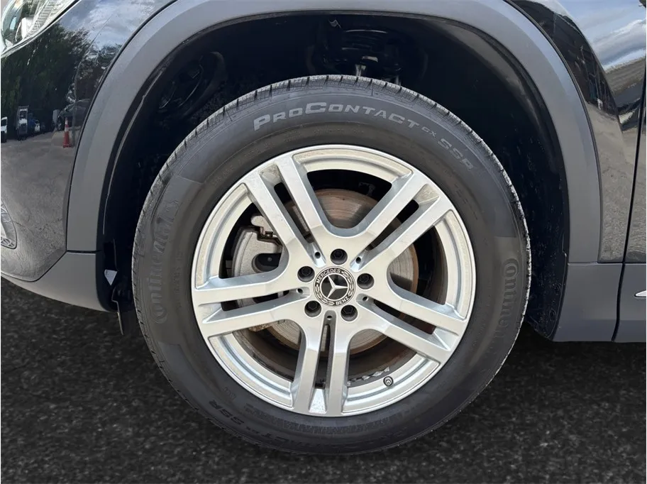 Mercedes-Benz GLA photo 12