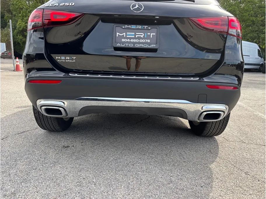 Mercedes-Benz GLA photo 14
