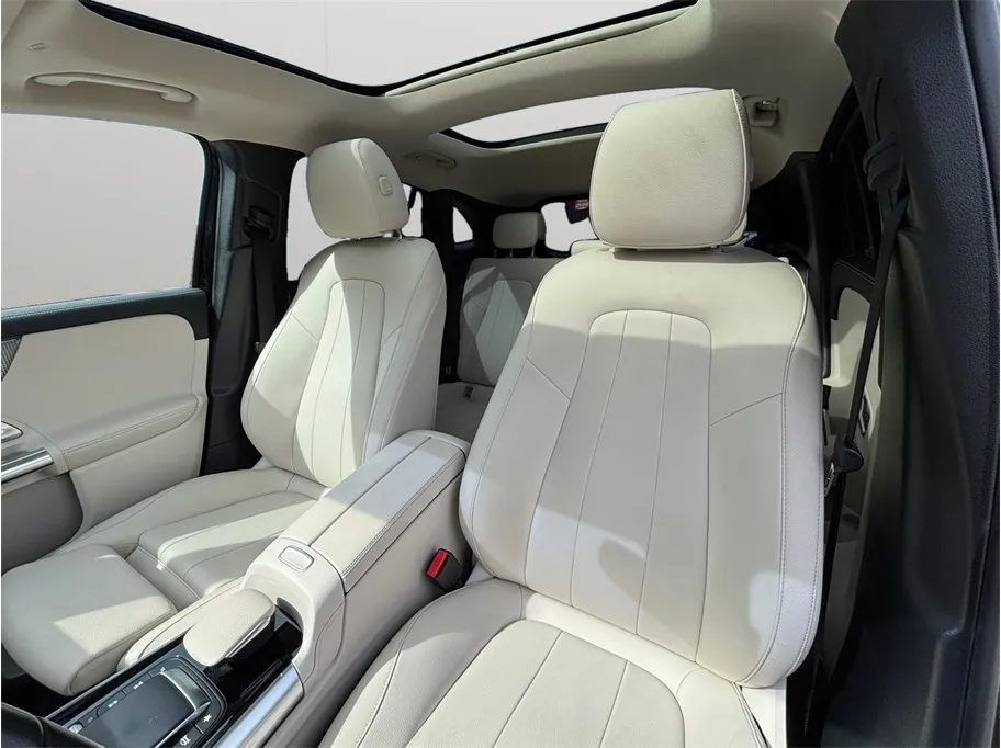 Mercedes-Benz GLA photo 17