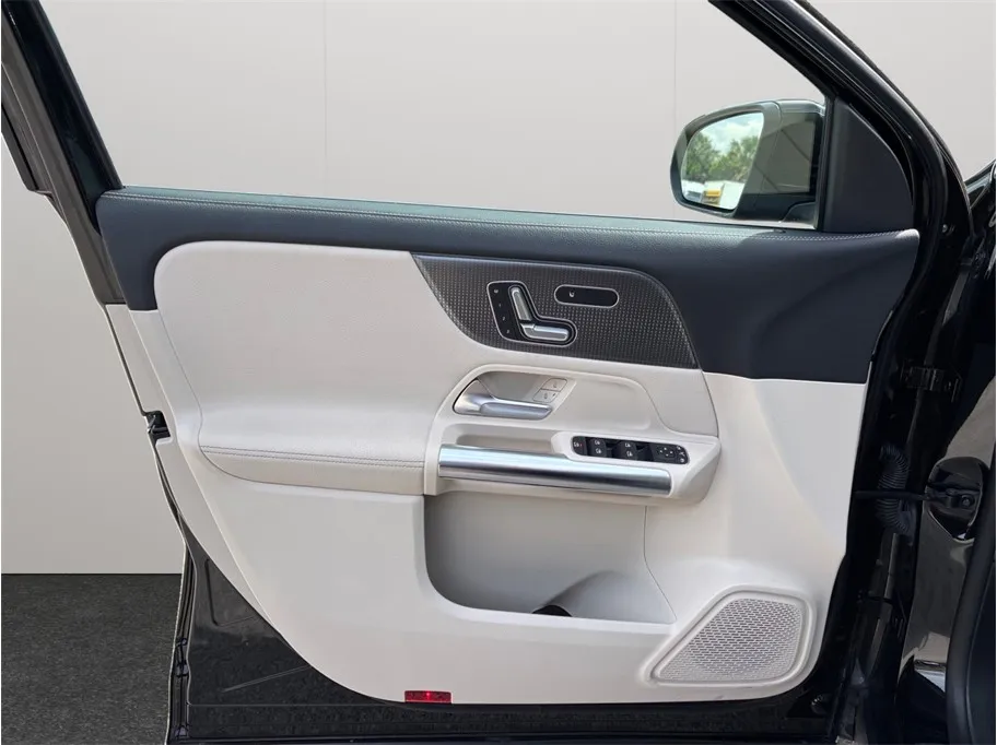 Mercedes-Benz GLA photo 19