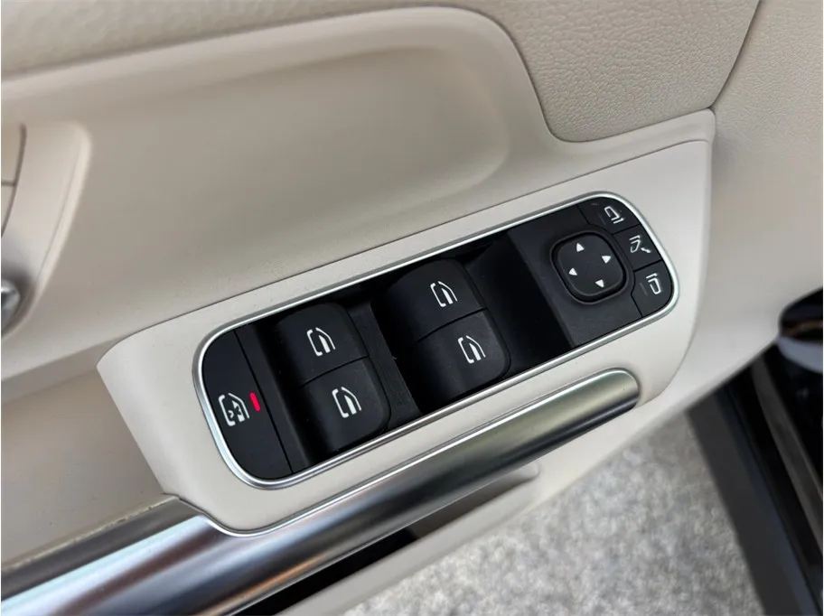 Mercedes-Benz GLA photo 20