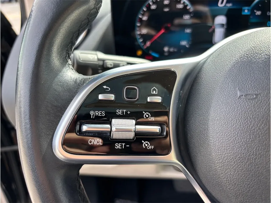 Mercedes-Benz GLA photo 23