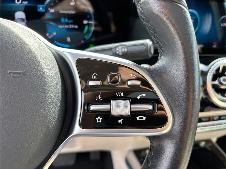 Mercedes-Benz GLA photo 24