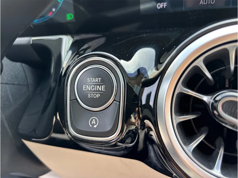 Mercedes-Benz GLA photo 25