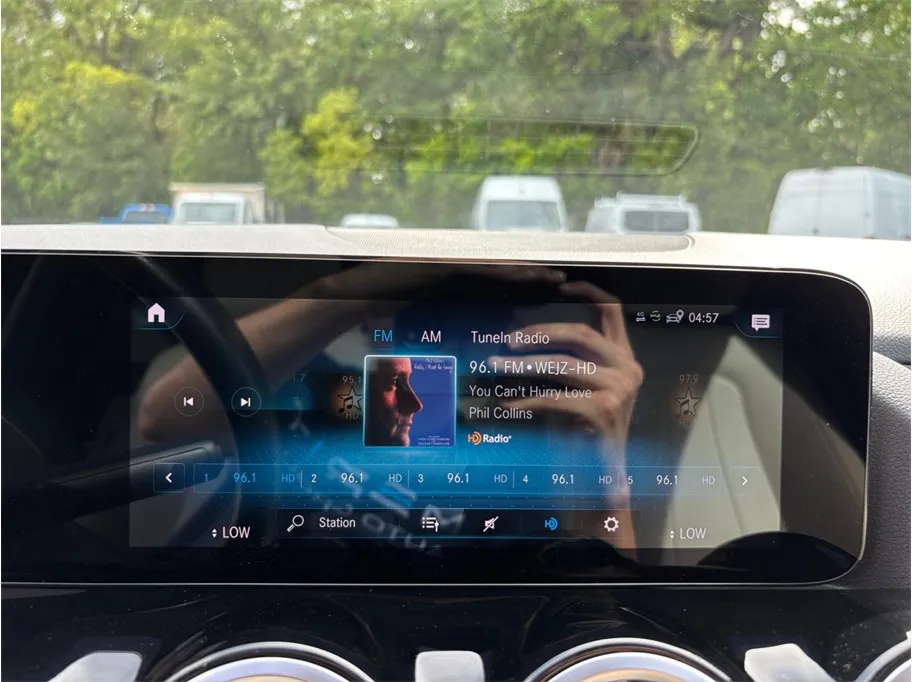 Mercedes-Benz GLA photo 26