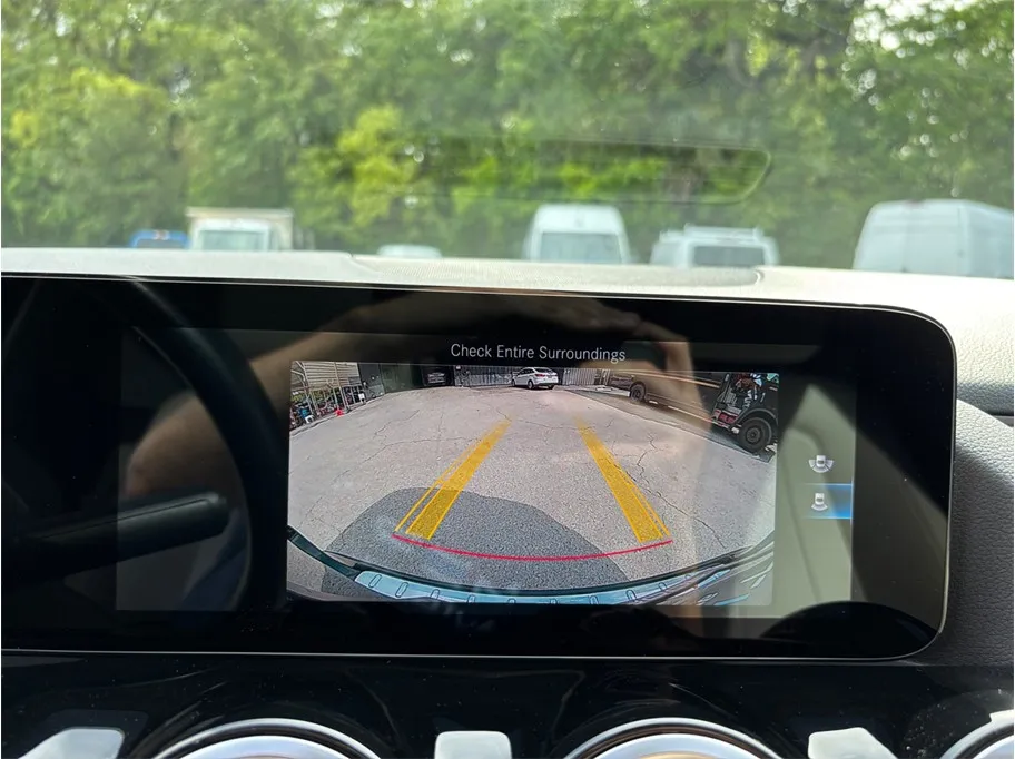 Mercedes-Benz GLA photo 27