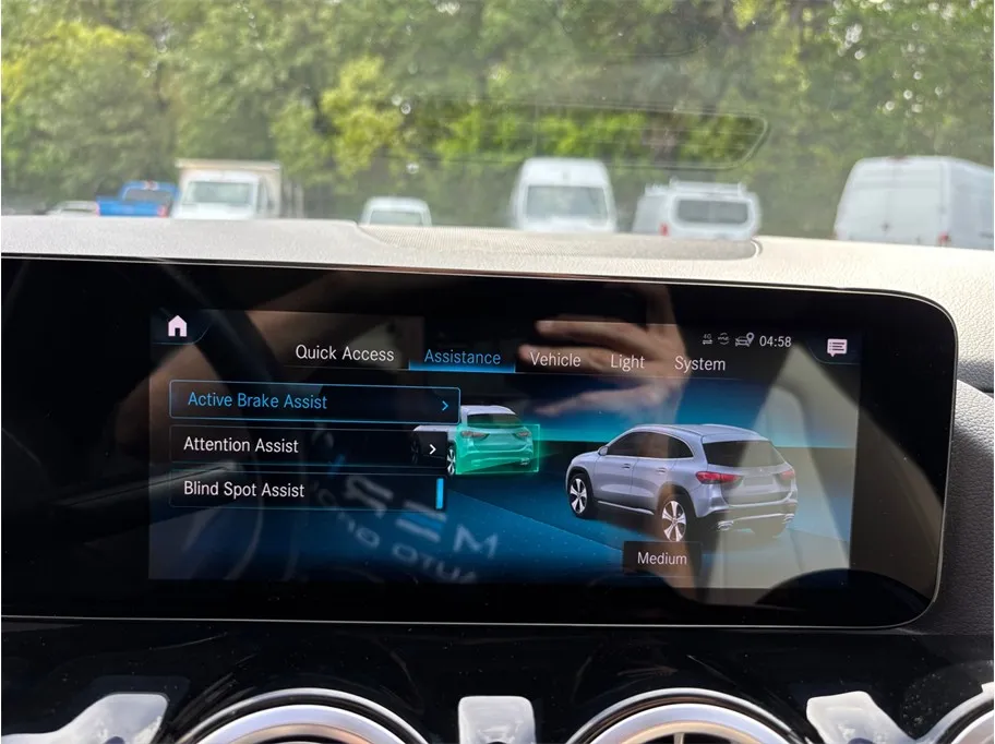 Mercedes-Benz GLA photo 29