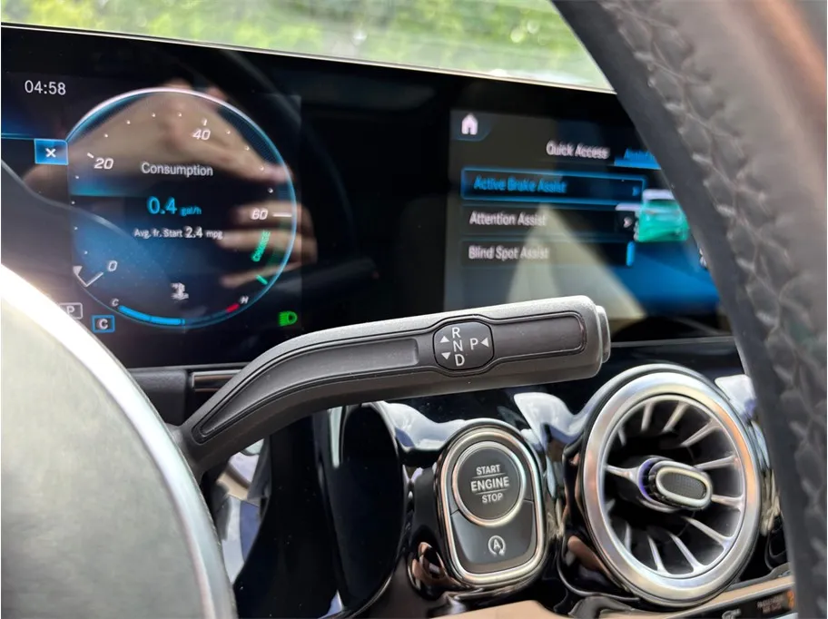 Mercedes-Benz GLA photo 32