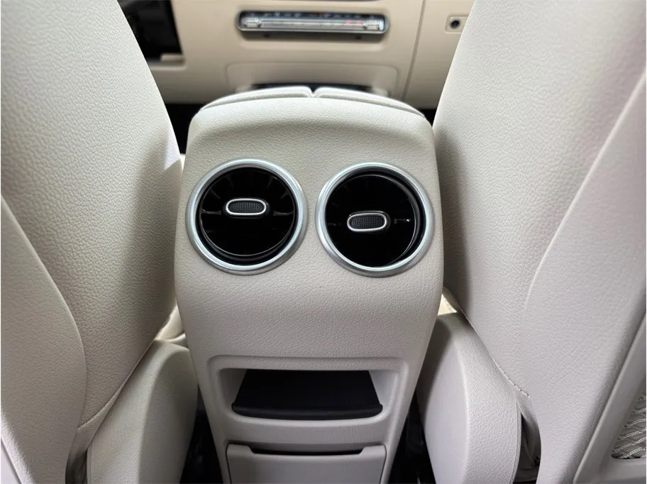 Mercedes-Benz GLA photo 36