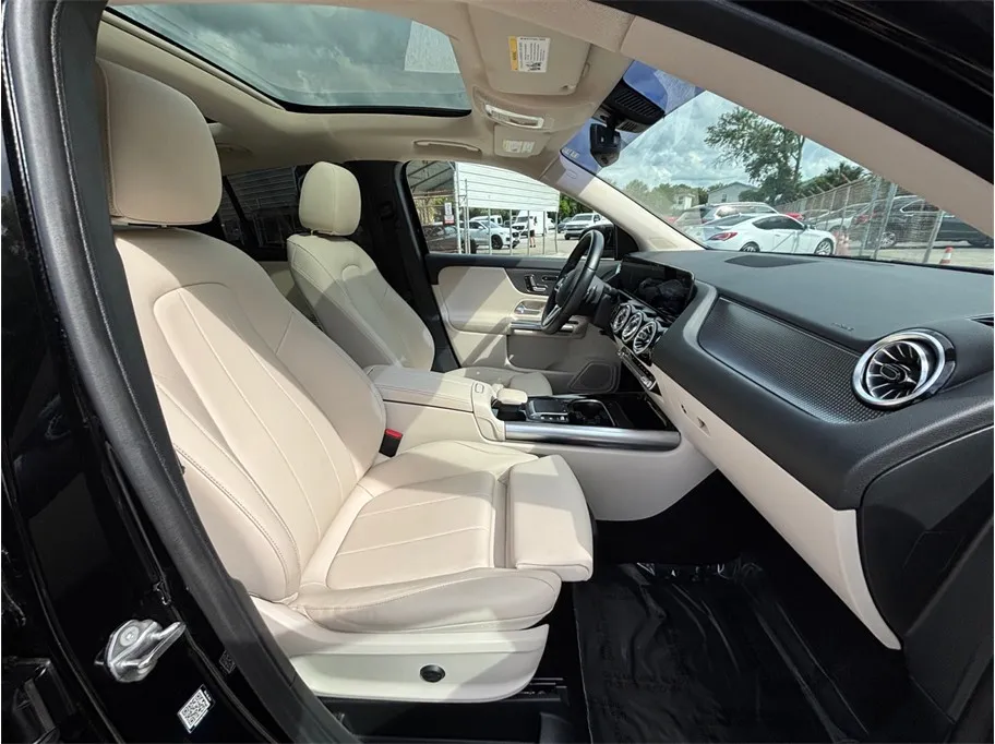 Mercedes-Benz GLA photo 39