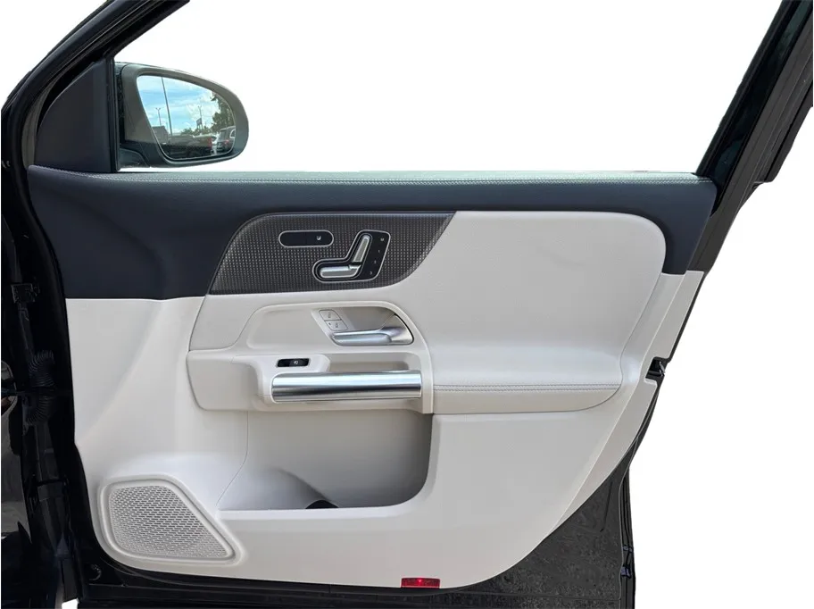 Mercedes-Benz GLA photo 41