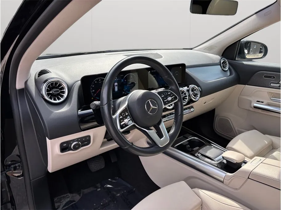 Mercedes-Benz GLA photo 6