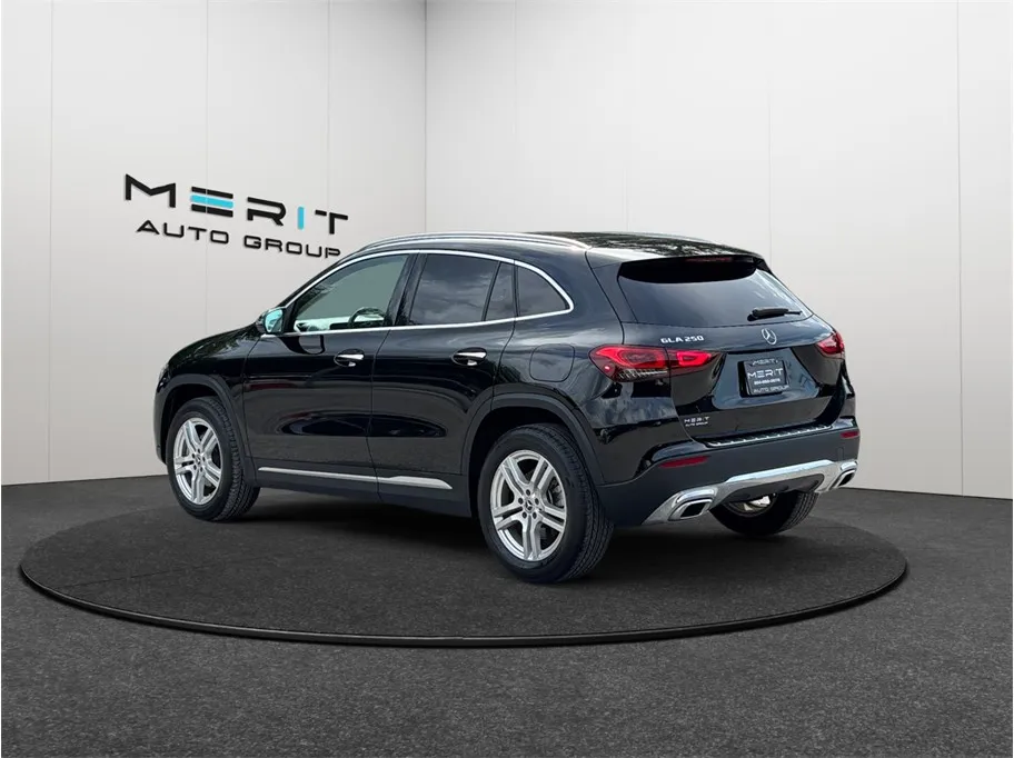 Mercedes-Benz GLA photo 7