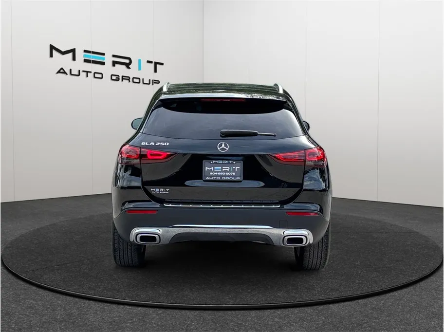 Mercedes-Benz GLA photo 8