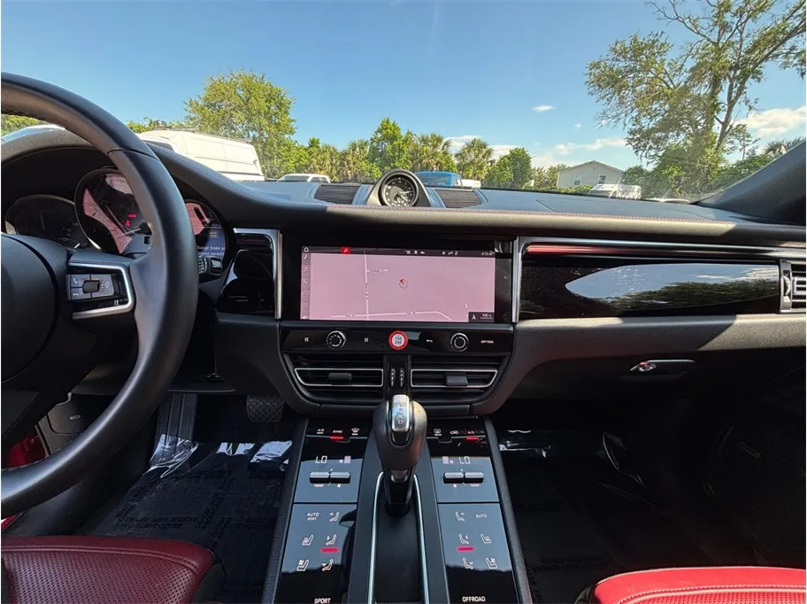 Porsche Macan photo 11