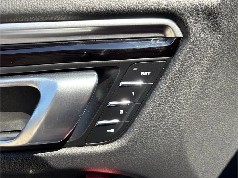 Porsche Macan photo 23