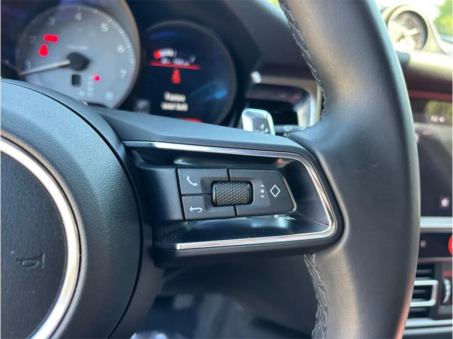 Porsche Macan photo 28