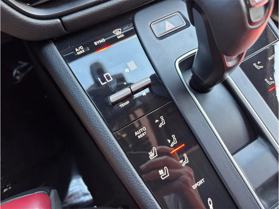 Porsche Macan photo 33