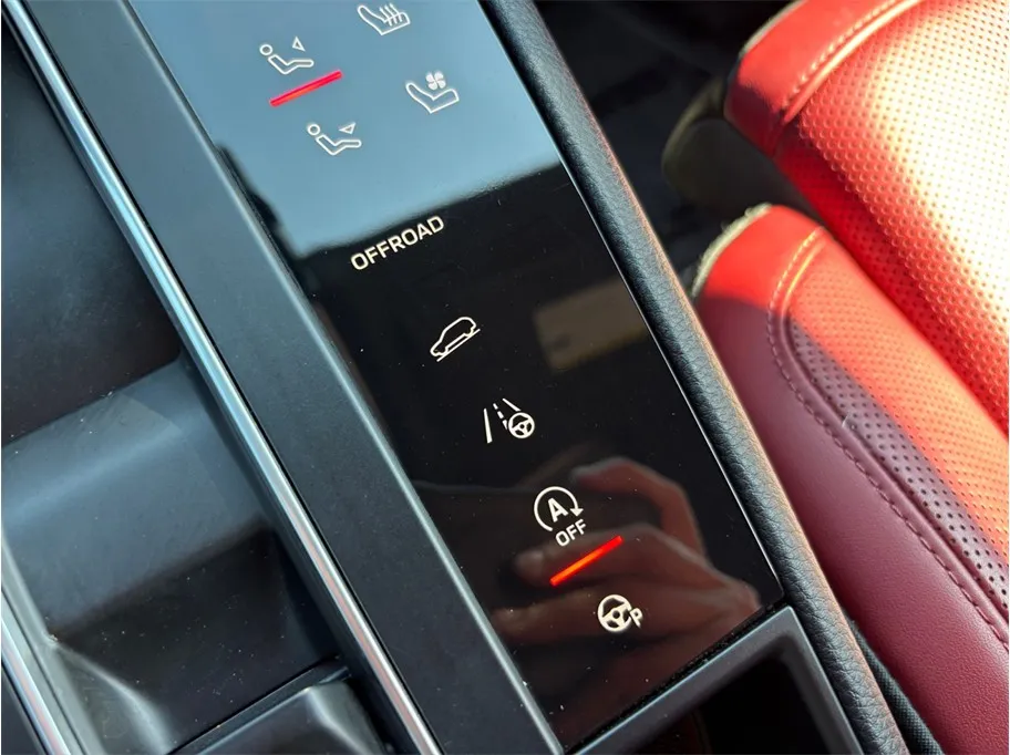 Porsche Macan photo 35