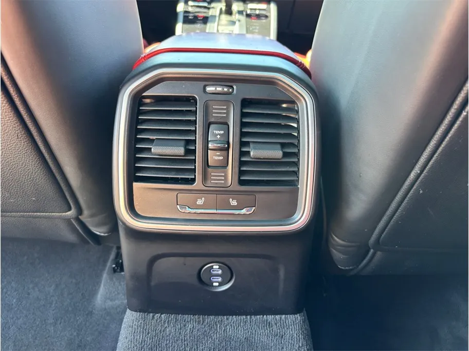 Porsche Macan photo 42