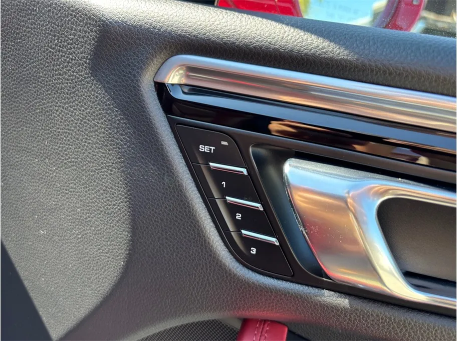 Porsche Macan photo 49