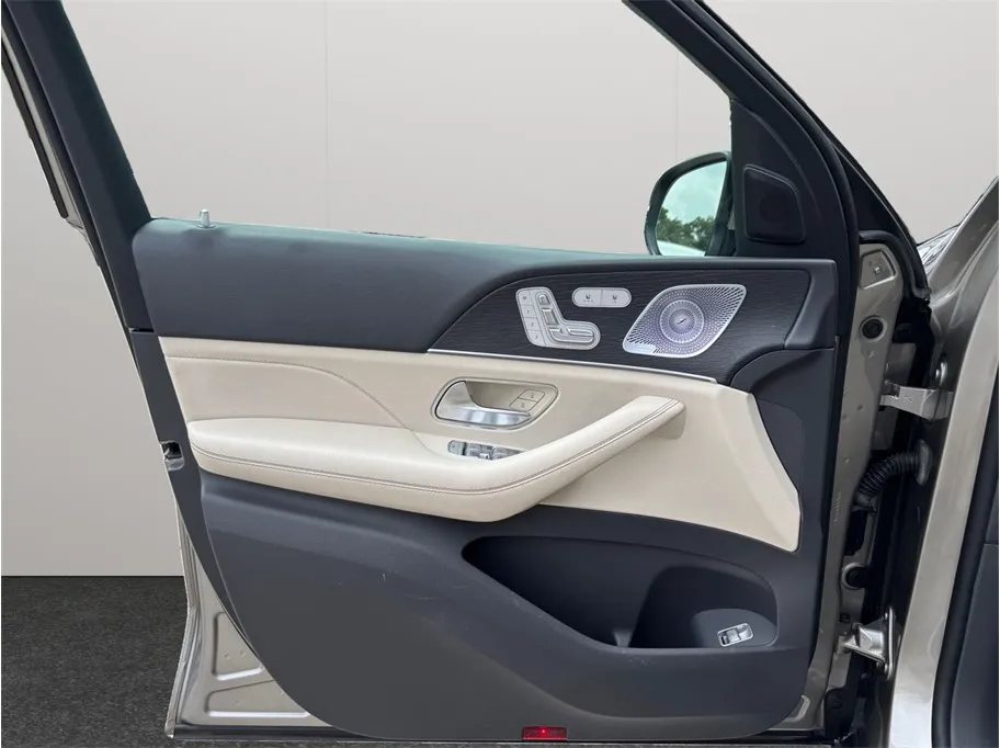 Mercedes-Benz GLS photo 25