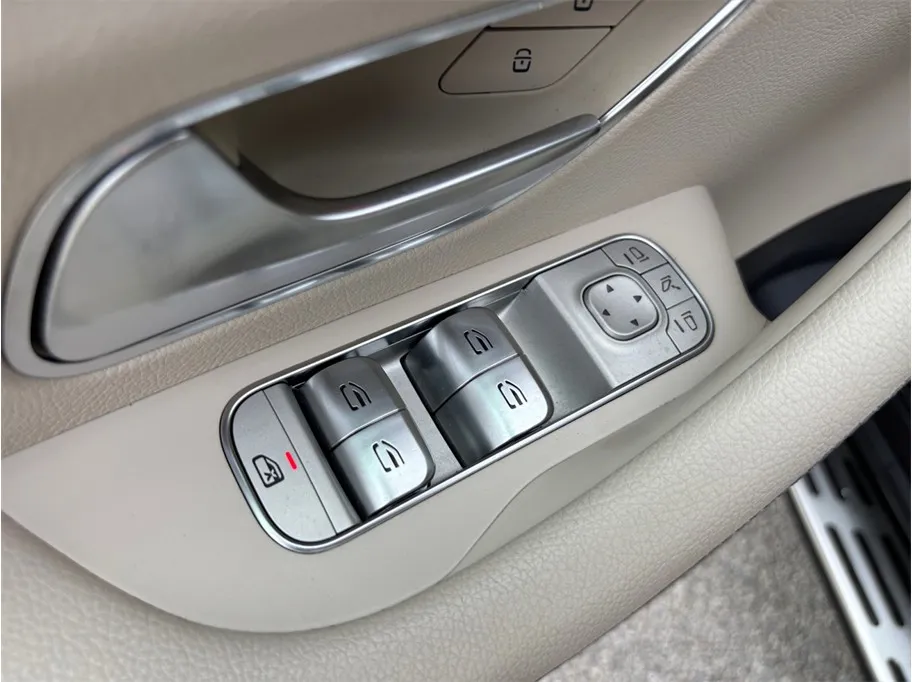 Mercedes-Benz GLS photo 26