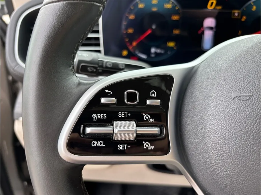 Mercedes-Benz GLS photo 30