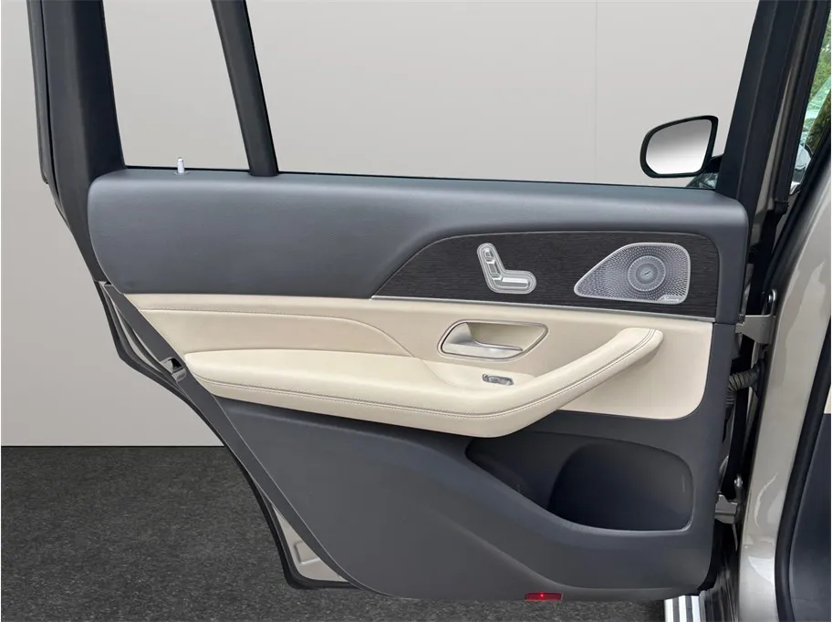 Mercedes-Benz GLS photo 42