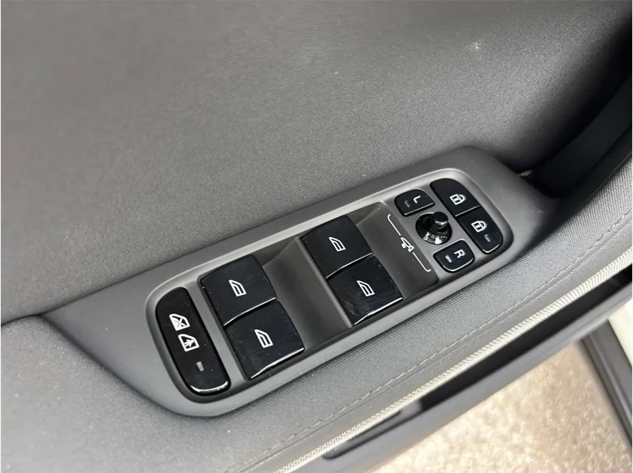 Polestar 2 photo 22