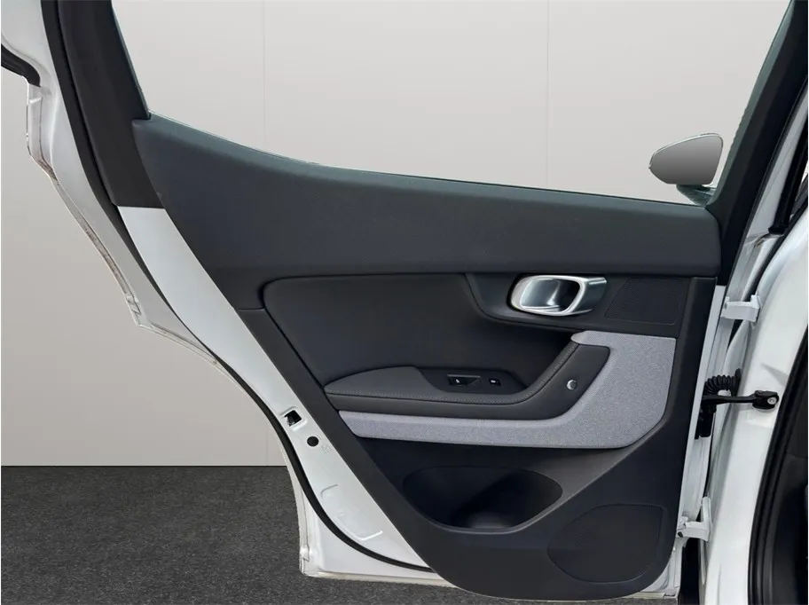 Polestar 2 photo 38