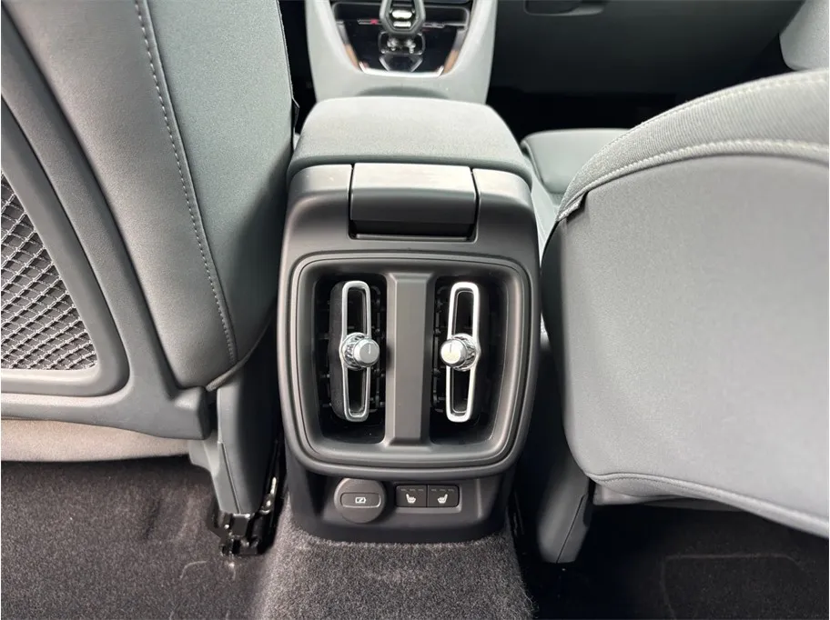 Polestar 2 photo 39