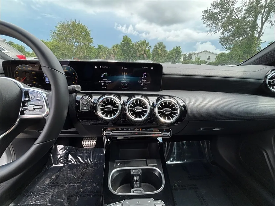 Mercedes-Benz CLA photo 11