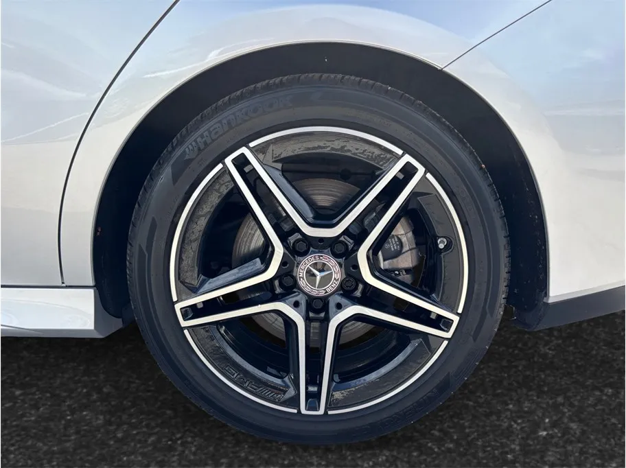 Mercedes-Benz CLA photo 14
