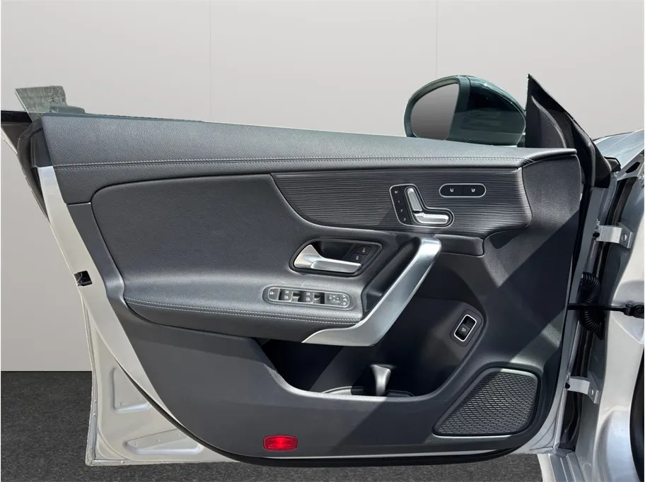 Mercedes-Benz CLA photo 22