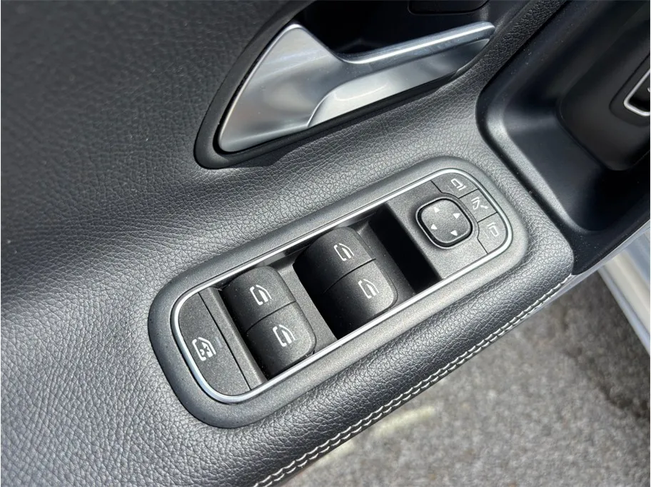 Mercedes-Benz CLA photo 23