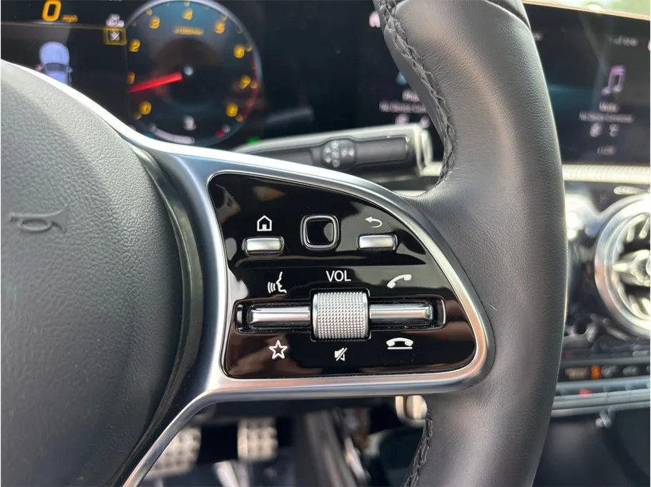 Mercedes-Benz CLA photo 27