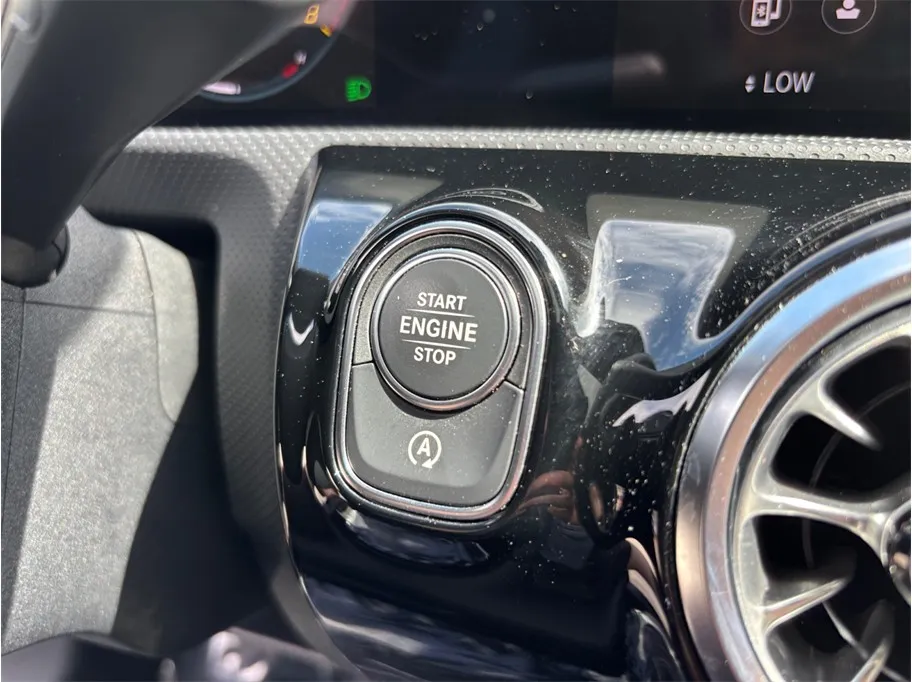Mercedes-Benz CLA photo 28