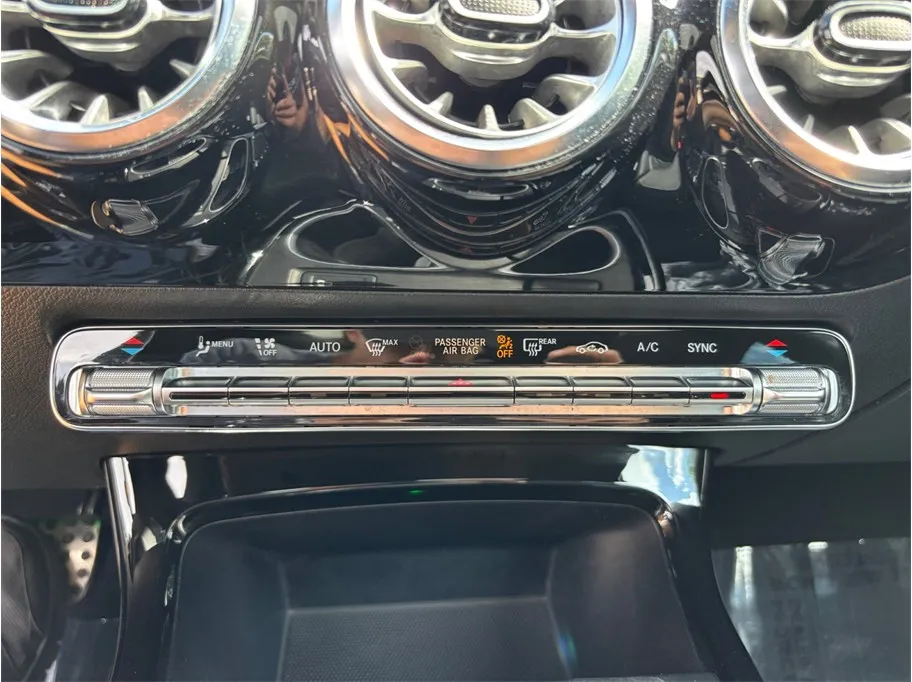 Mercedes-Benz CLA photo 31