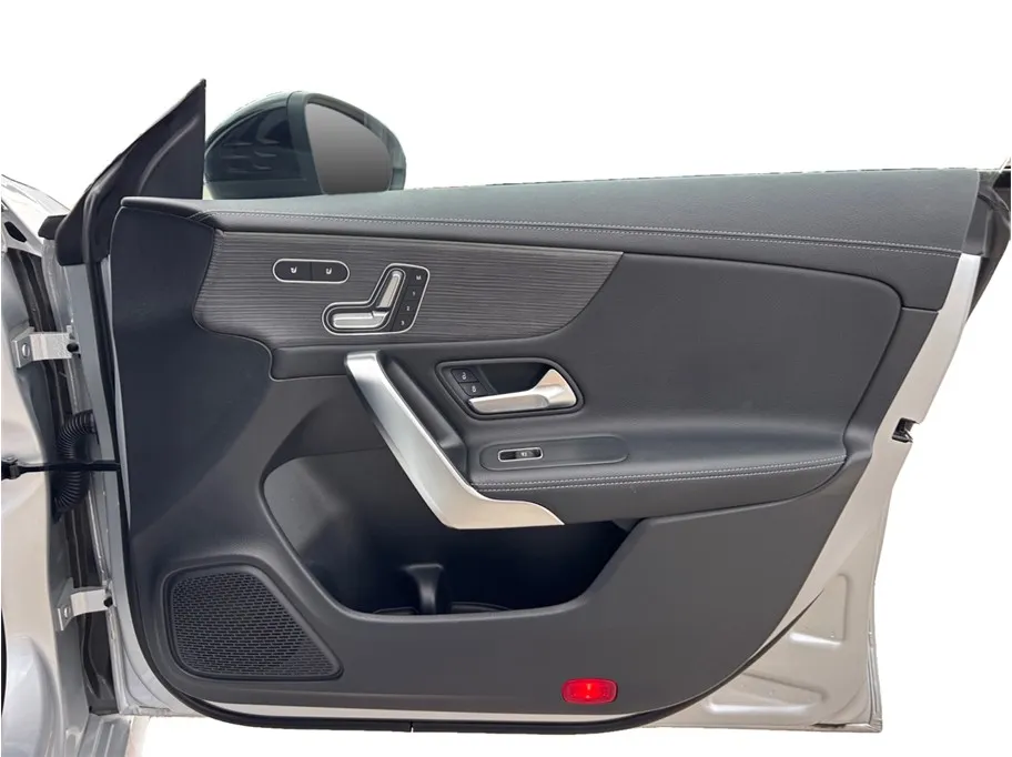 Mercedes-Benz CLA photo 44