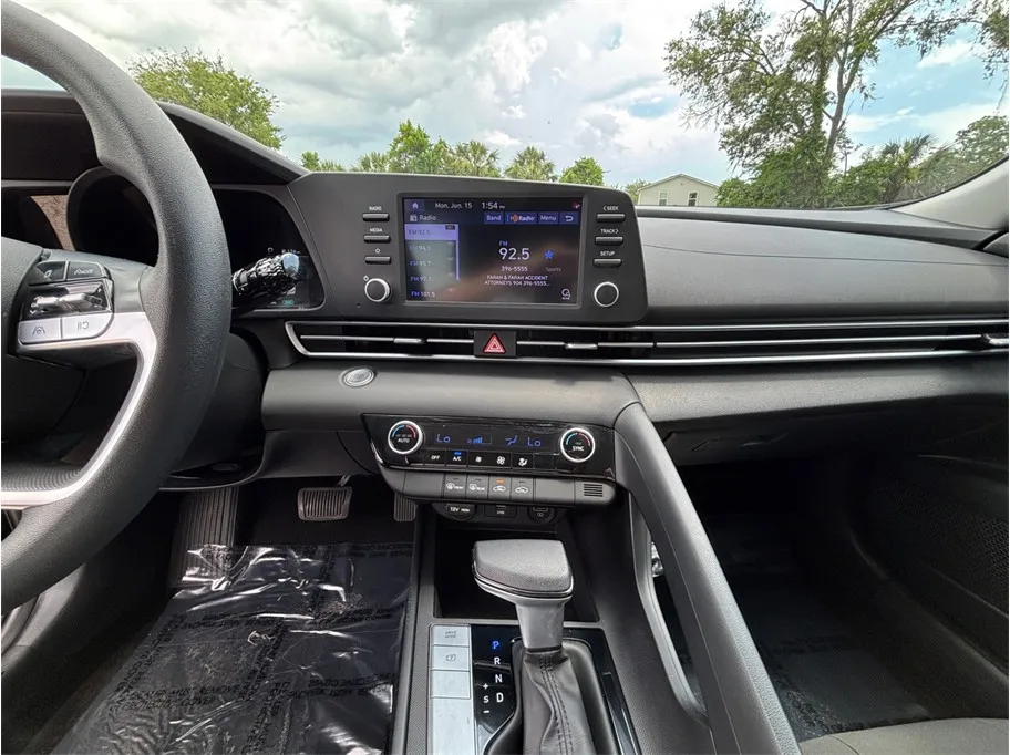 Hyundai Elantra photo 11