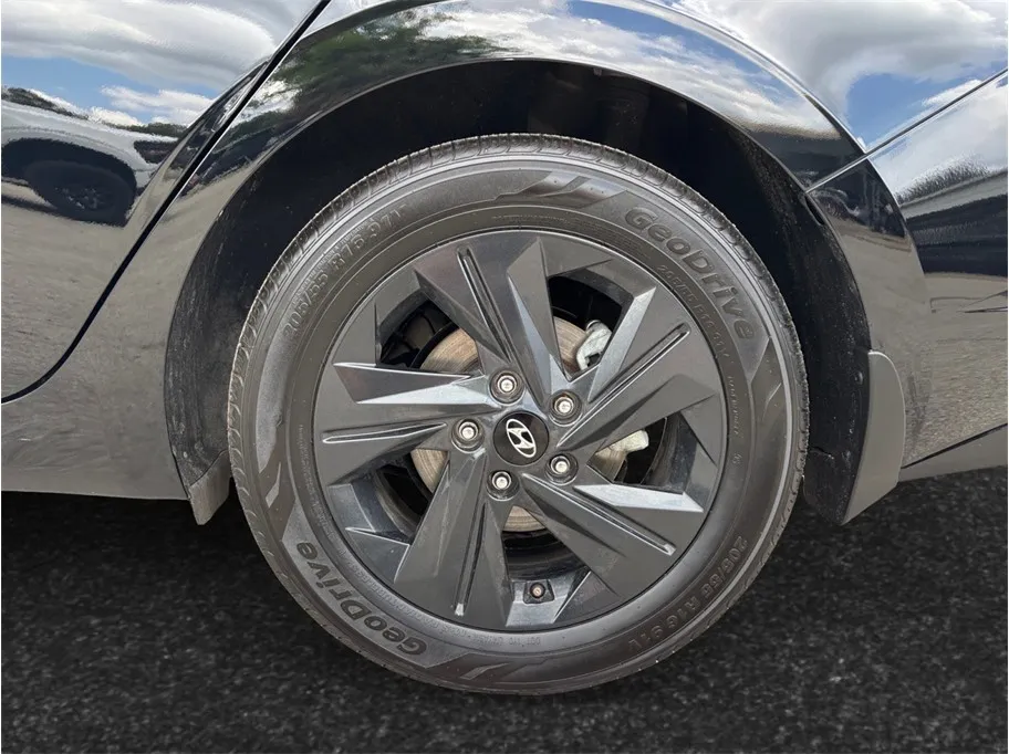Hyundai Elantra photo 14
