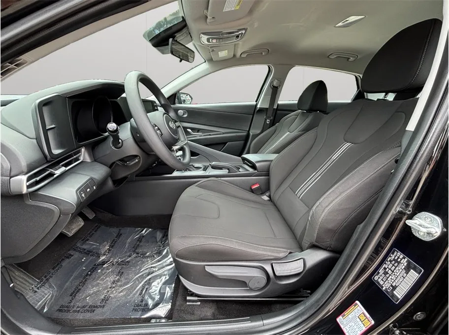 Hyundai Elantra photo 2