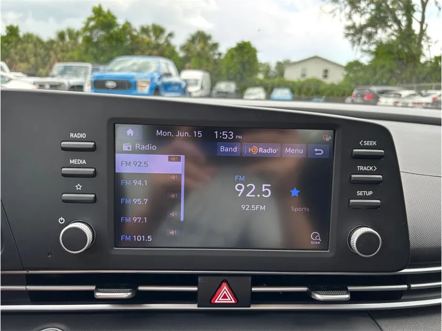 Hyundai Elantra photo 25