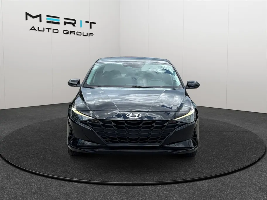 Hyundai Elantra photo 3