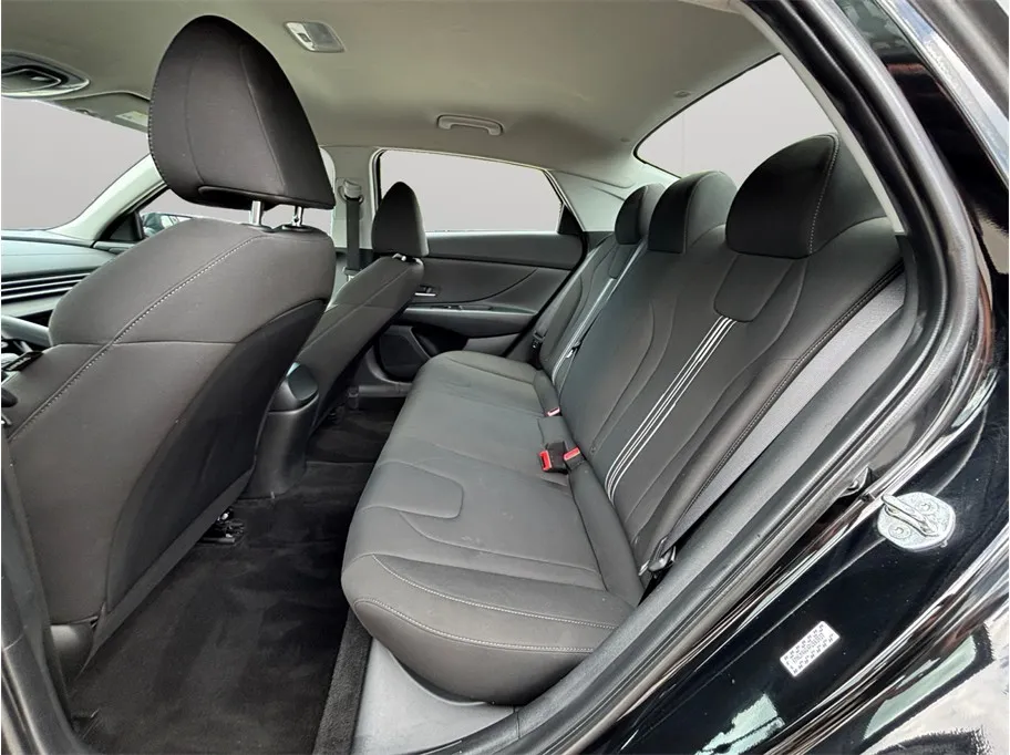 Hyundai Elantra photo 32