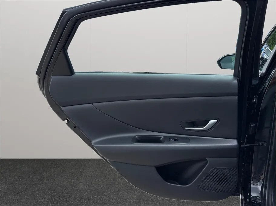 Hyundai Elantra photo 33