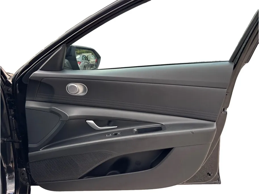 Hyundai Elantra photo 36