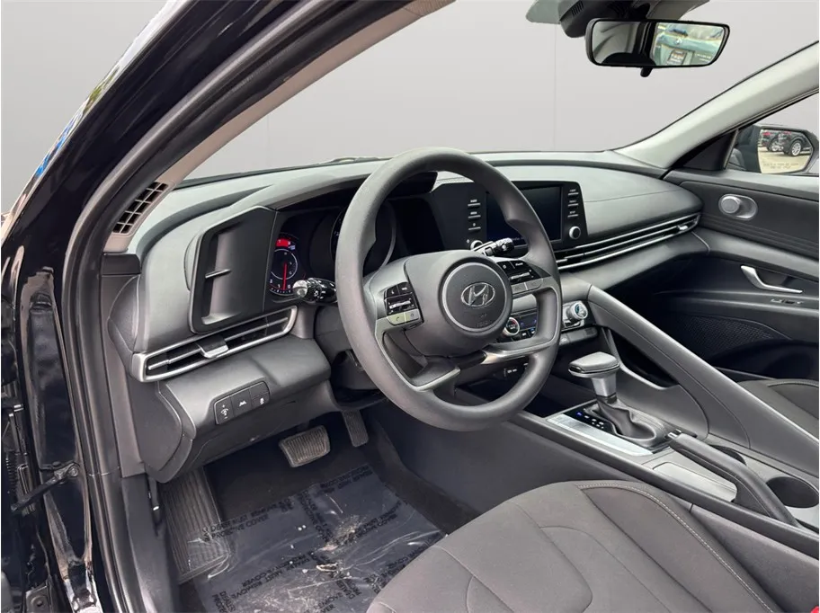 Hyundai Elantra photo 6