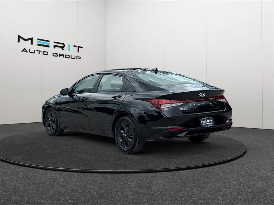 Hyundai Elantra photo 7